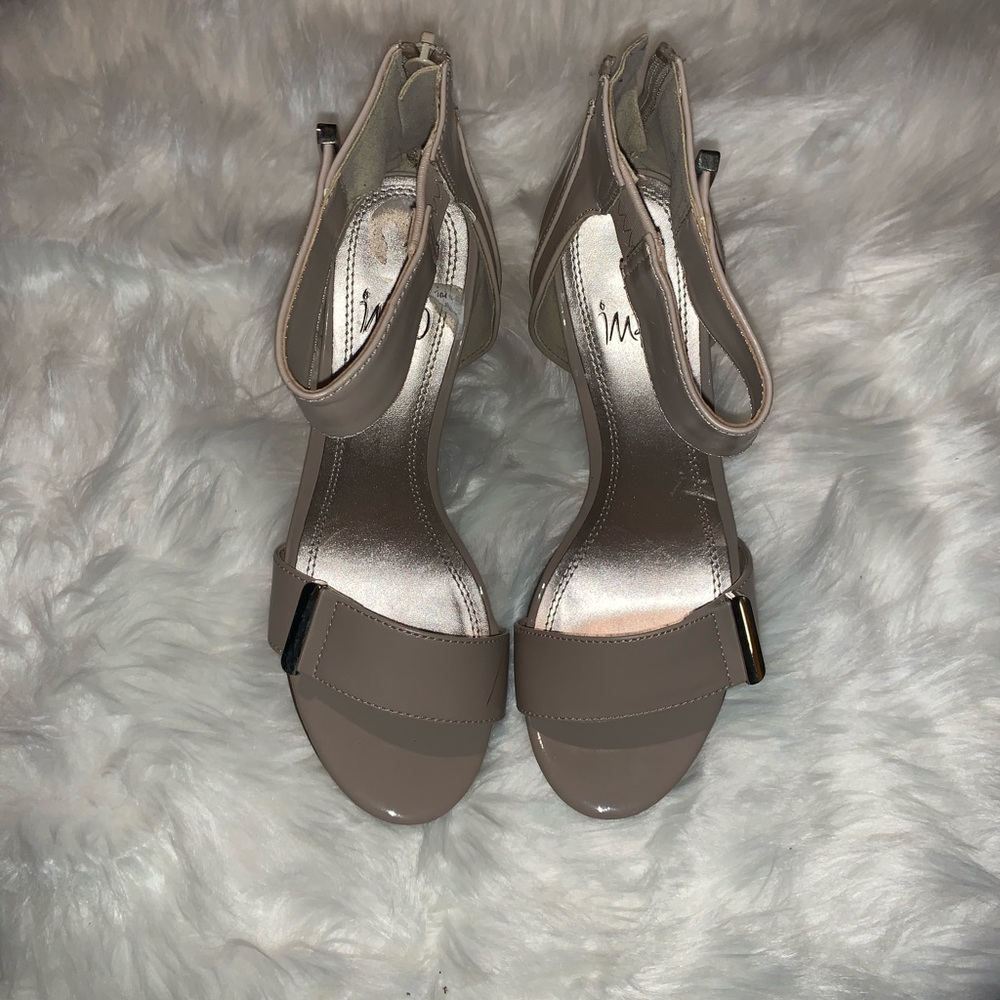Heels - Picture 2 of 4